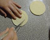 Foto del paso 2 de la receta: Figuras de masa hojaldre
