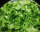 A picture of step 1 of Lahsuni Palak Paneer.