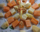 Foto del paso 4 de la receta: Ensalada de melón, queso, manzanas y nueces