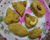 A picture of step 6 of Semolina Burfi.