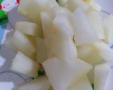 A picture of step 1 of Muskmelon juice.