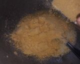 A picture of step 2 of Rava besan ladoo.