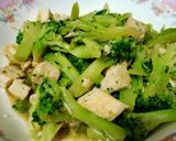 รูปขั้นตอนการทำที่ 3 ของ ผัดบรอกโคลีอกไก่ชิ้น