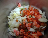 Foto del paso 4 de la receta: Chocos y langostinos en salsa para guardar en congelador