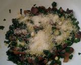 Foto del paso 2 de la receta: Pasta al pesto con espinacas y champiñones