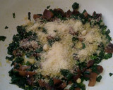 Foto del paso 2 de la receta: Pasta al pesto con espinacas y champiñones