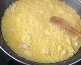 Foto del paso 3 de la receta: Arroz integral cremoso al curry con pollo y queso de cabra