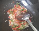 Foto langkah ke 3 dari resep Tongkol Tumis Cabe Bawang.