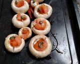 Foto del paso 1 de la receta: Champiñones rellenos con salmón ahumado