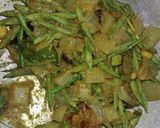 Foto langkah ke 4 dari resep Sayur Kulit Sapi Buncis Bumbu Kuning.