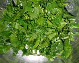 A picture of step 2 of Tamater palak chutney.
