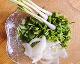 A picture of step 3 of Bún Bò Huế Tái Nạm.