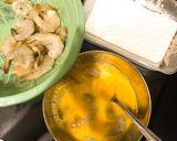Foto langkah ke 2 dari resep Udang Tepung Telor Asin.