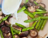 Une image de l'étape 2 de 💚 Sauté de shiitakés et d’asperges à la crème fraîche (plat végétarien).
