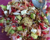 Foto del paso 2 de la receta: Ensalada de lentejas salmón aguacate y queso feta