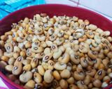 Foto langkah ke 1 dari resep Sayur Krecek dan Kacang Tolo.
