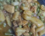 A picture of step 6 of Mazaydar or quick Aloo Matar chicken.
