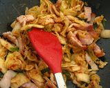 A picture of step 2 of Bacon Kimchi Fried Rice (김치볶음밥).