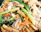 Hình bước làm 3 của món Bún Gạo Xào Chay
