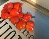 Une image de l'étape 3 de Salade de tomates, courgette, olives, feta et persil.