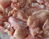 Foto del paso 1 de la receta: Pollo en salsa sriracha