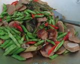 Foto langkah ke 5 dari resep Tumis Baby Buncis Bakso (Menu Sahur Simpel).