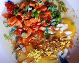 A picture of step 2 of Egg omelette with noodles.