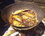Foto del paso 11 de la receta Paella de bogavante en fuego de leña