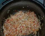 Foto del paso 4 de la receta: Arroz graneado con lo que encuentres en la heladera