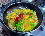 Foto del paso 3 de la receta: Pechuga de pollo en salsa picante de harsa y thai