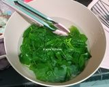 Foto langkah ke 2 dari resep Salad Bayam (SiGeumchi NaMul) 👩‍🍳.