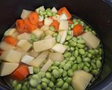 Une image de l'étape 2 de Curry carotte et fève.