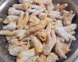 Hình bước làm 2 của món Chân gà chiên mắm
