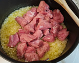 Foto del paso 2 de la receta: Estofado de ternera al vermút