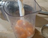 A picture of step 3 of Muskmelon Coconut smoothie.