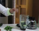 Foto del paso 2 de la receta: Agua de pepino, limón y un toque de perejil