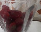 A picture of step 4 of Strawberry Limca.