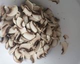 Gombás csirkés tészta recept fázis 1 fotója