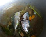 Foto langkah ke 3 dari resep Ikan Kembung Kuah Seger (balita 14MO).