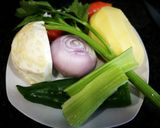 Foto del paso 1 de la receta: Sopa de ortigas con garbanzos y otras verduras - veggie - diet