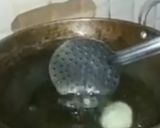 A picture of step 4 of Suji golgappe.