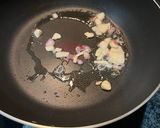 Foto langkah ke 2 dari resep Indomie Goreng Nyemek.