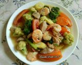 Foto langkah ke 3 dari resep Capcay Goreng Seafood.