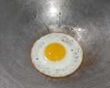 Foto langkah ke 1 dari resep Nasi Telur Ceplok Dengan Scallion Oil.