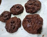 Foto langkah ke 4 dari resep Soft cookies (Double Chocolate Chip Cookies).