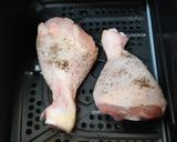 Foto del paso 1 de la receta: Pollo con champiñones, bacon y lombarda