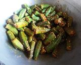 तिल मूंगफली की भरवा भिंडी (Til moongfali ki bharva bhindi recipe in Hindi) रेसिपी चरण 5 फोटो