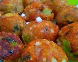 A picture of step 6 of Sabudana Vada.