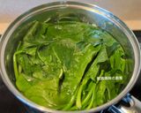 A picture of step 6 of Spinach and Enoki Mushrooms with Eggs.