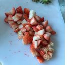 รูปขั้นตอนการทำที่ 4 ของ นมสดสตรอว์เบอร์รี🥛🍓